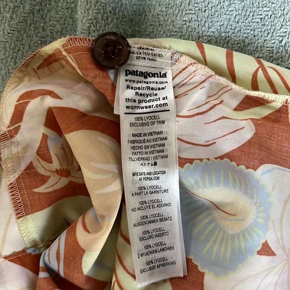 Patagonia women’s LARGE Pataloha ROMPER - Picture 5 of 5